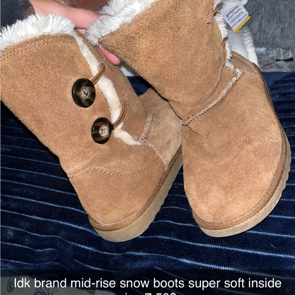 Tan Mid-Rise Snow Boots with Buttons - Picture 1 of 1